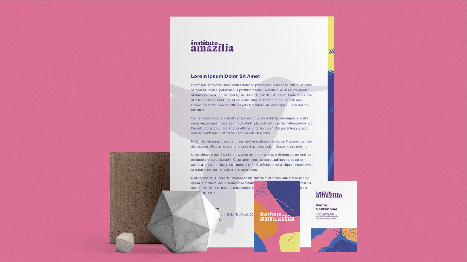 Papelaria institucional — timbrado e cartões.