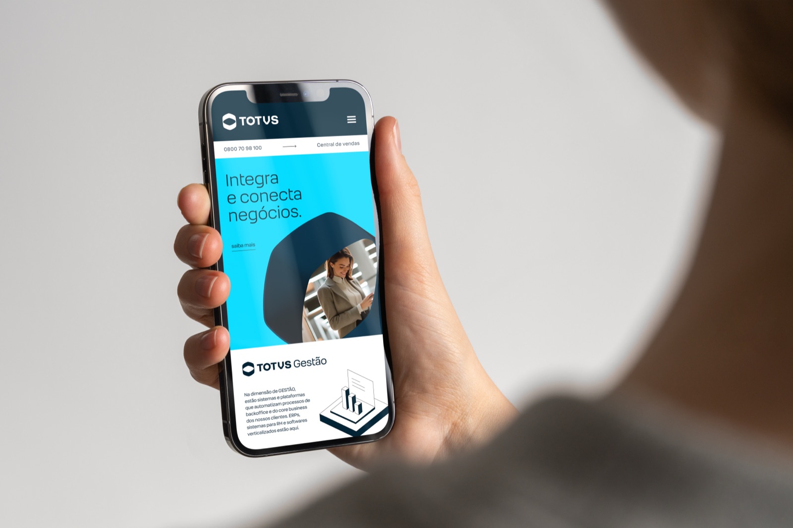 O novo site institucional em mobile.