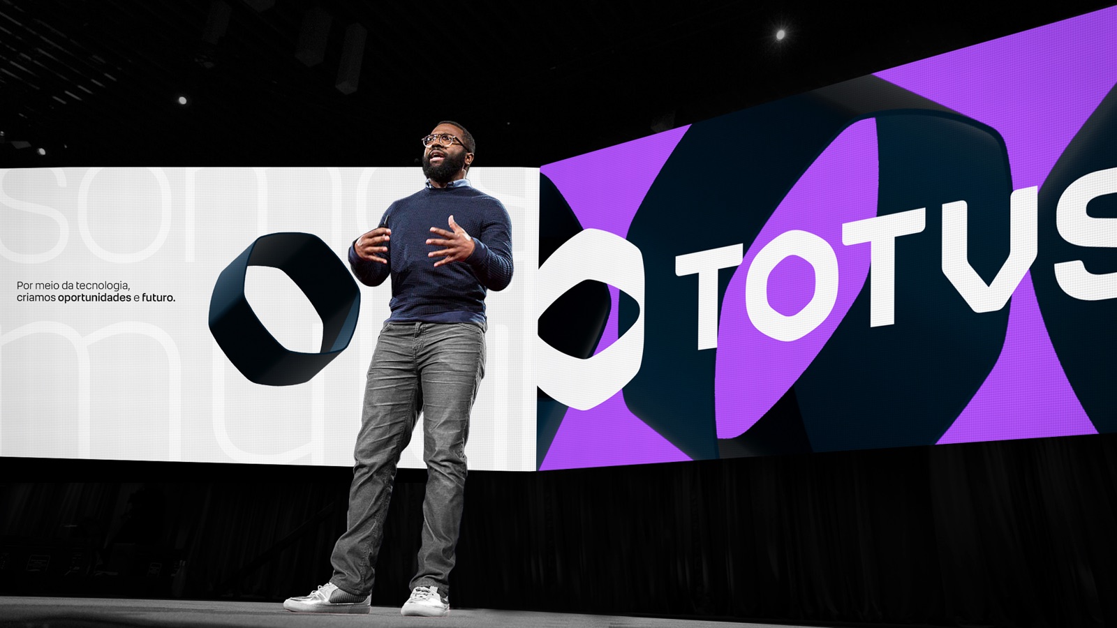 A marca no palco do Universo TOTVS.